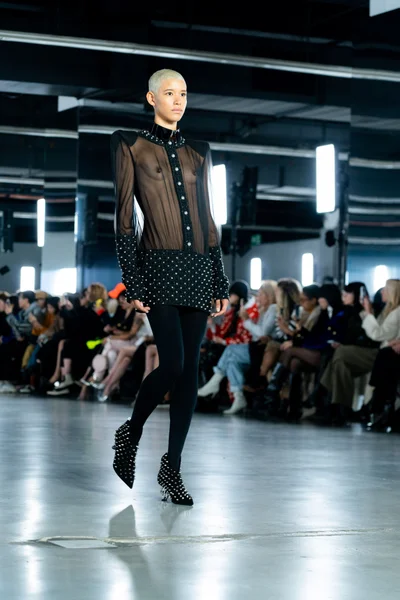 Look 4